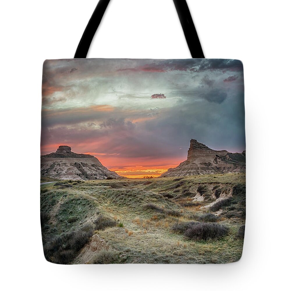 Scotts Bluff Tote Bag featuring the photograph Scotts Bluff Sunset by Susan Rissi Tregoning