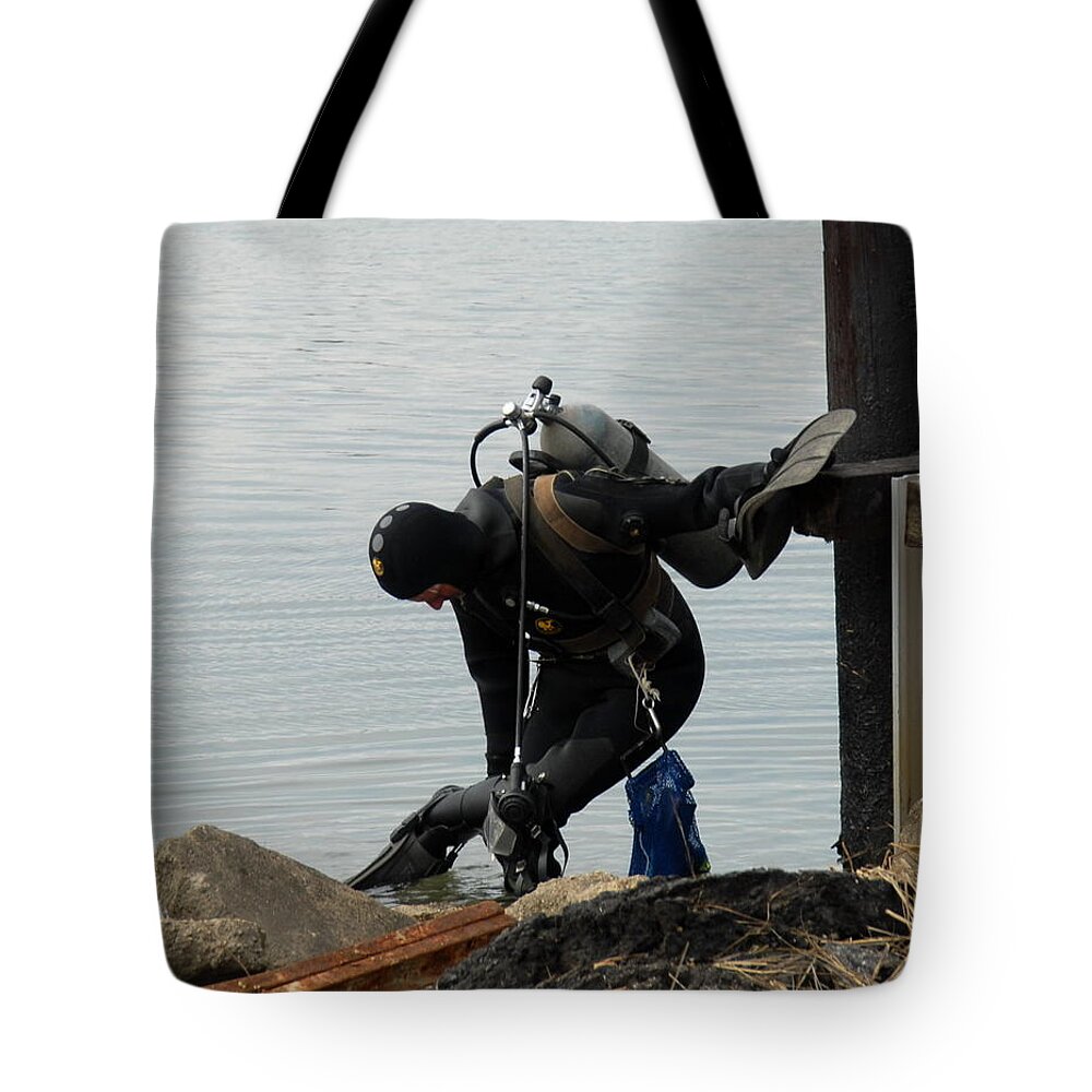 Scuba Diver Tote Bag featuring the photograph Scuba Diver 319 by Joyce StJames