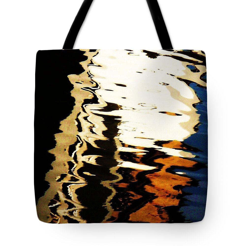 Water Tote Bag featuring the photograph Seahorse by Daniele Smith
