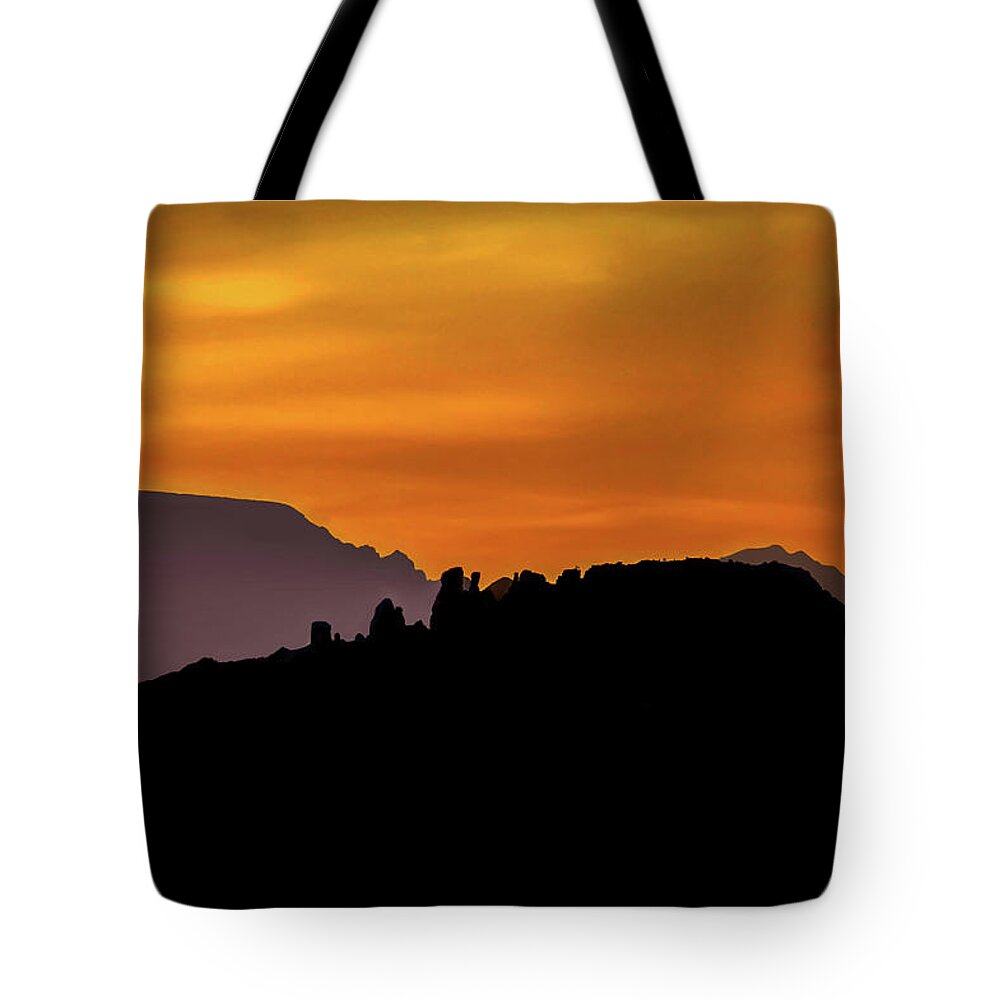 Sunset Tote Bag featuring the photograph Sedona Sunset 2 by Will Wagner
