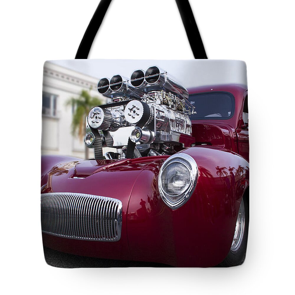 Willis Tote Bag featuring the photograph Seeing Double by Guy Shultz