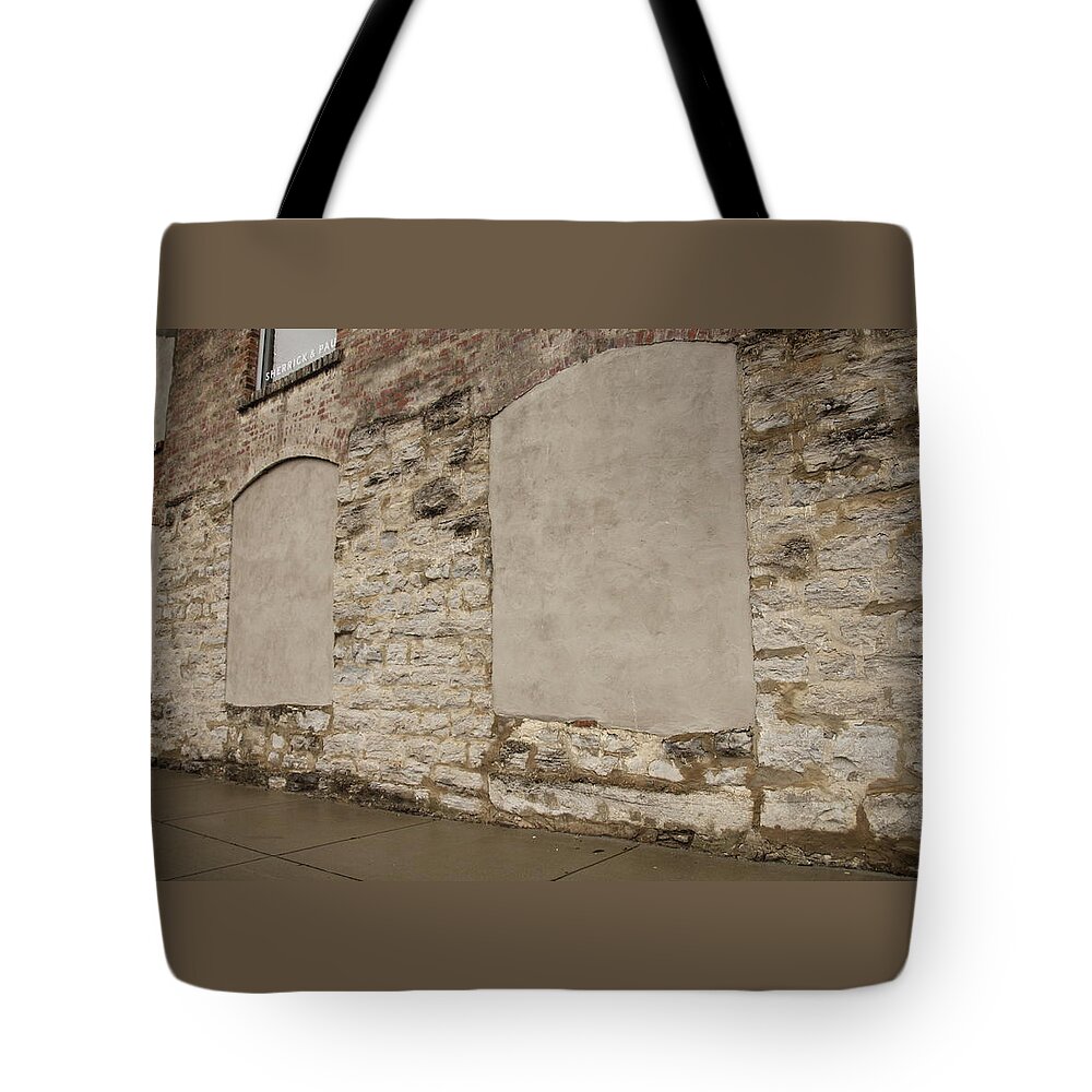 Horizontal Tote Bag featuring the photograph Sherrick and Paul Art Gallery by Valerie Collins