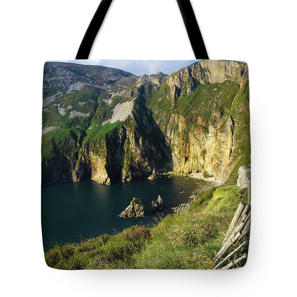 Ireland Tote Bag featuring the photograph Slieve League cliffs eastern end by RicardMN Photography