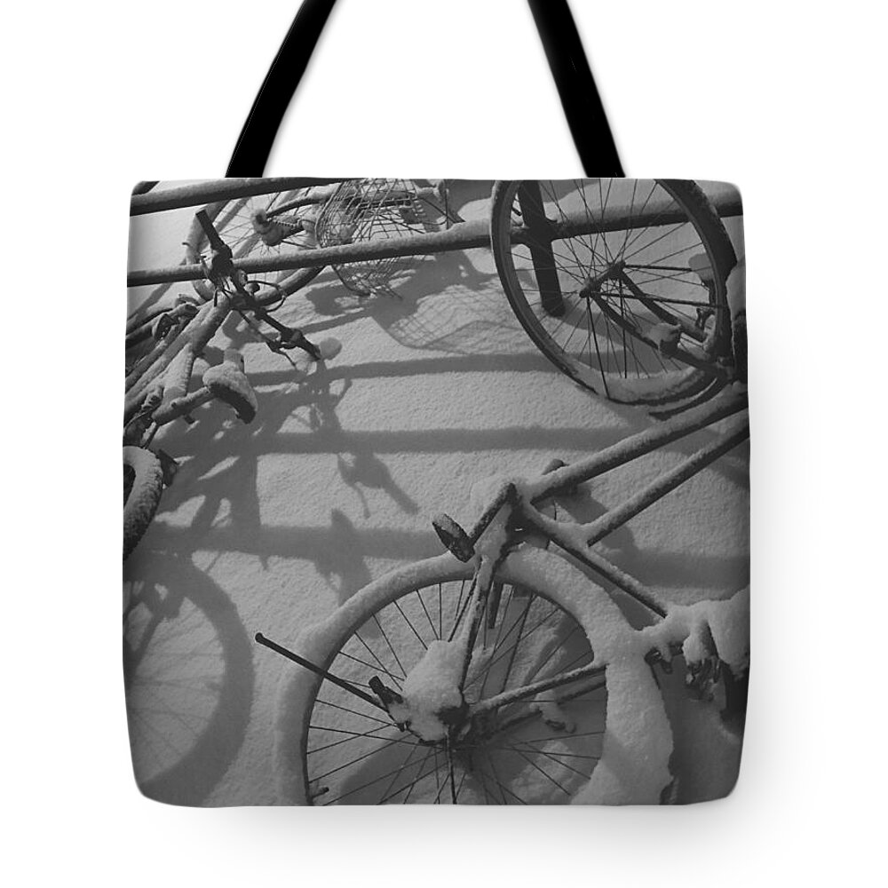  Tote Bag featuring the photograph Snow by Seiya Nakamura