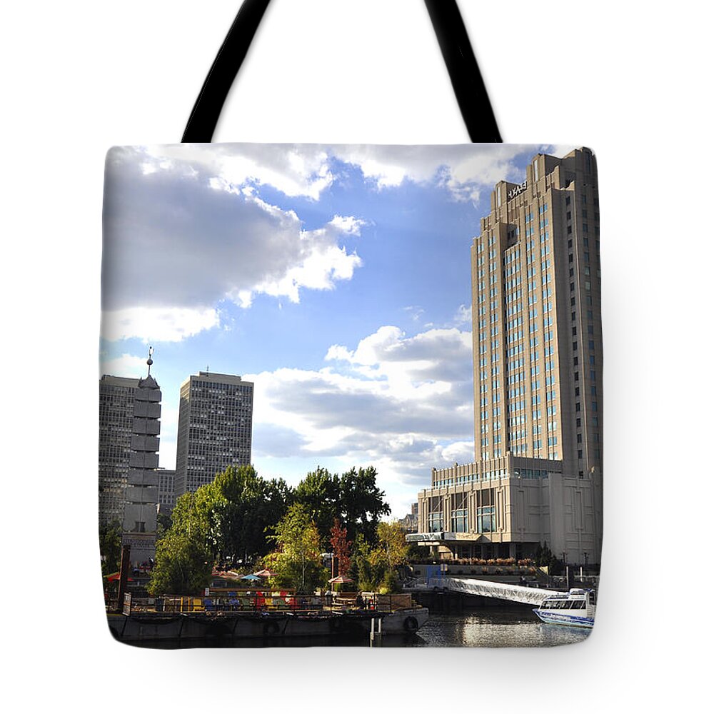 Spruce Street Harbor Tote Bag featuring the photograph Spruce Street Harbor by Andrew Dinh