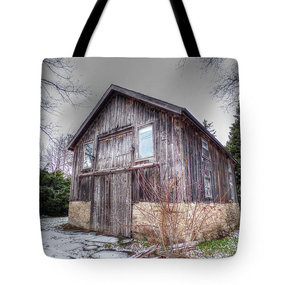 St David Ontario Tote Bag featuring the photograph St. David Barn by Leslie Montgomery