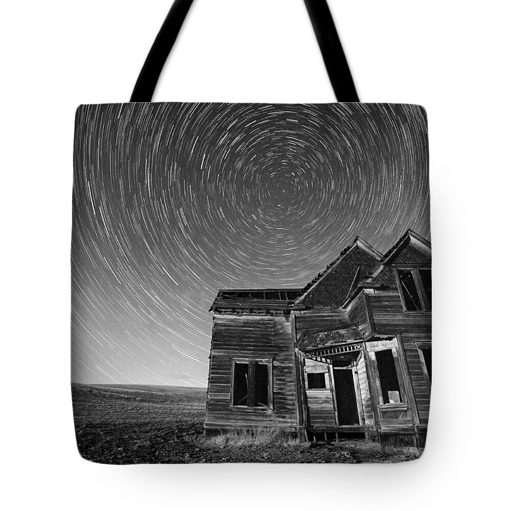 Star Trail Trails Night Long Exposure Farmhouse Abandoned Oregon Eastern Wood Field Landscape Horizontal Low Light Tote Bag featuring the photograph Starry Night by Patrick Campbell