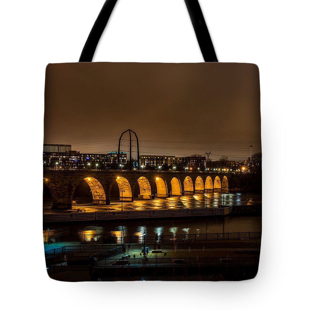 Stone Arch Bridge Tote Bag featuring the photograph Stone Arch Bridge Skyline by Paul Freidlund