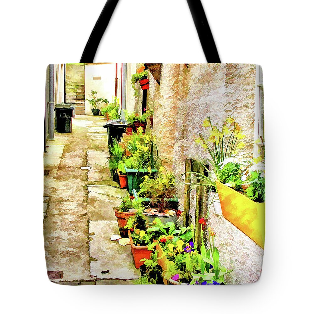 Alley Tote Bag featuring the photograph Stromness Alley by Monroe Payne