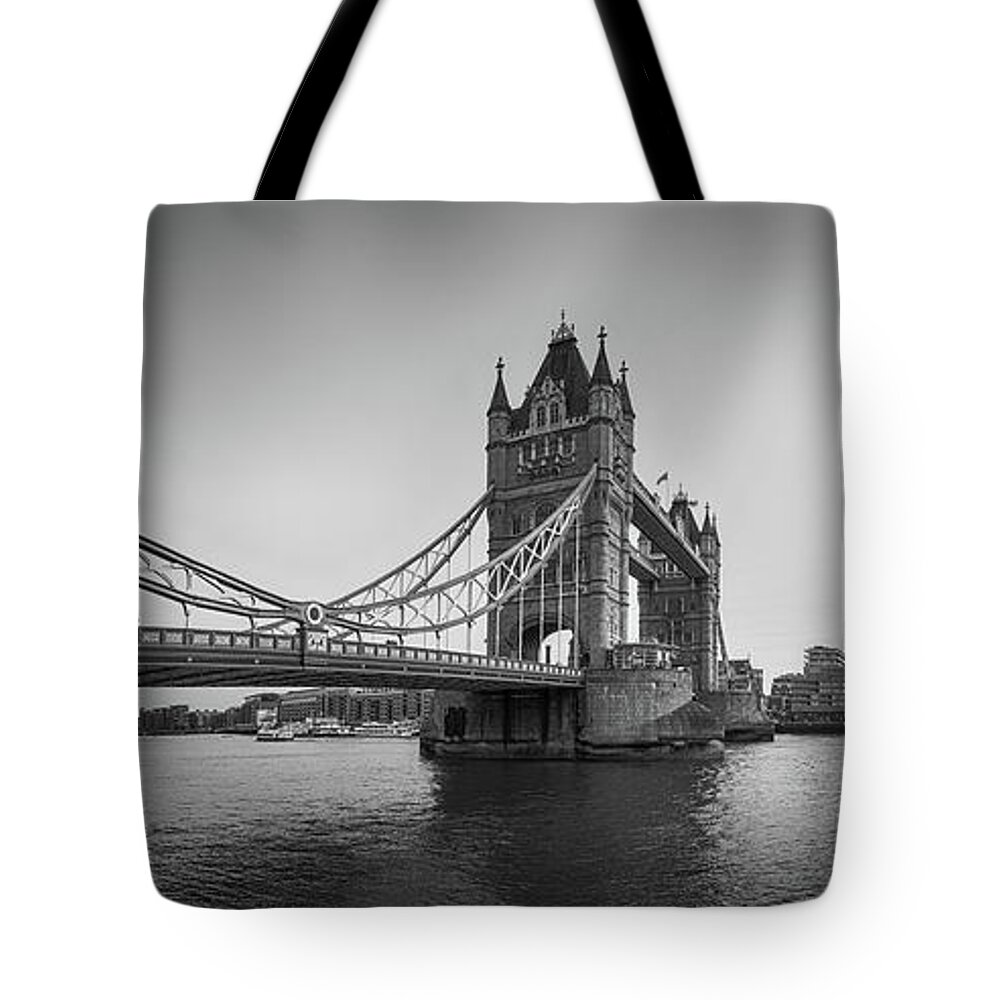 City Tote Bag featuring the photograph Sunser over River Thames BW by Mariusz Talarek