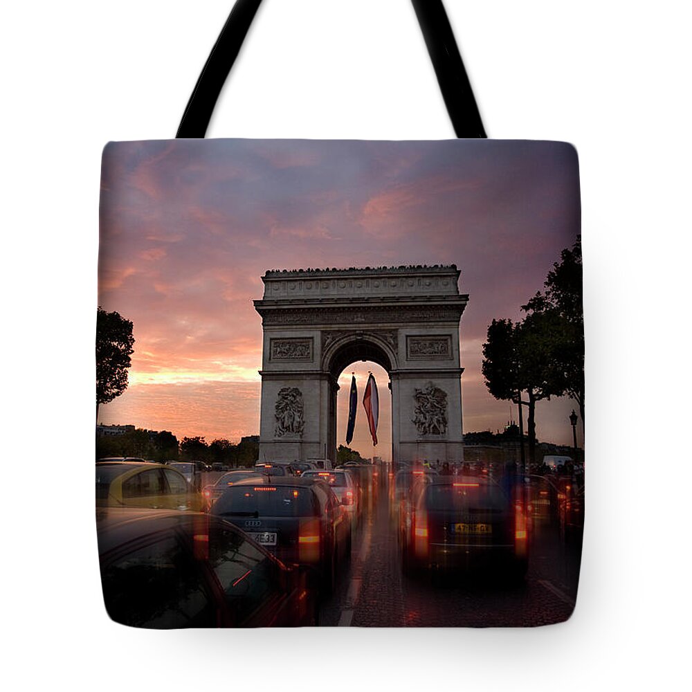 Arch De Triumph Tote Bag featuring the photograph Sunset at the Arch De Triumph by Frederic A Reinecke