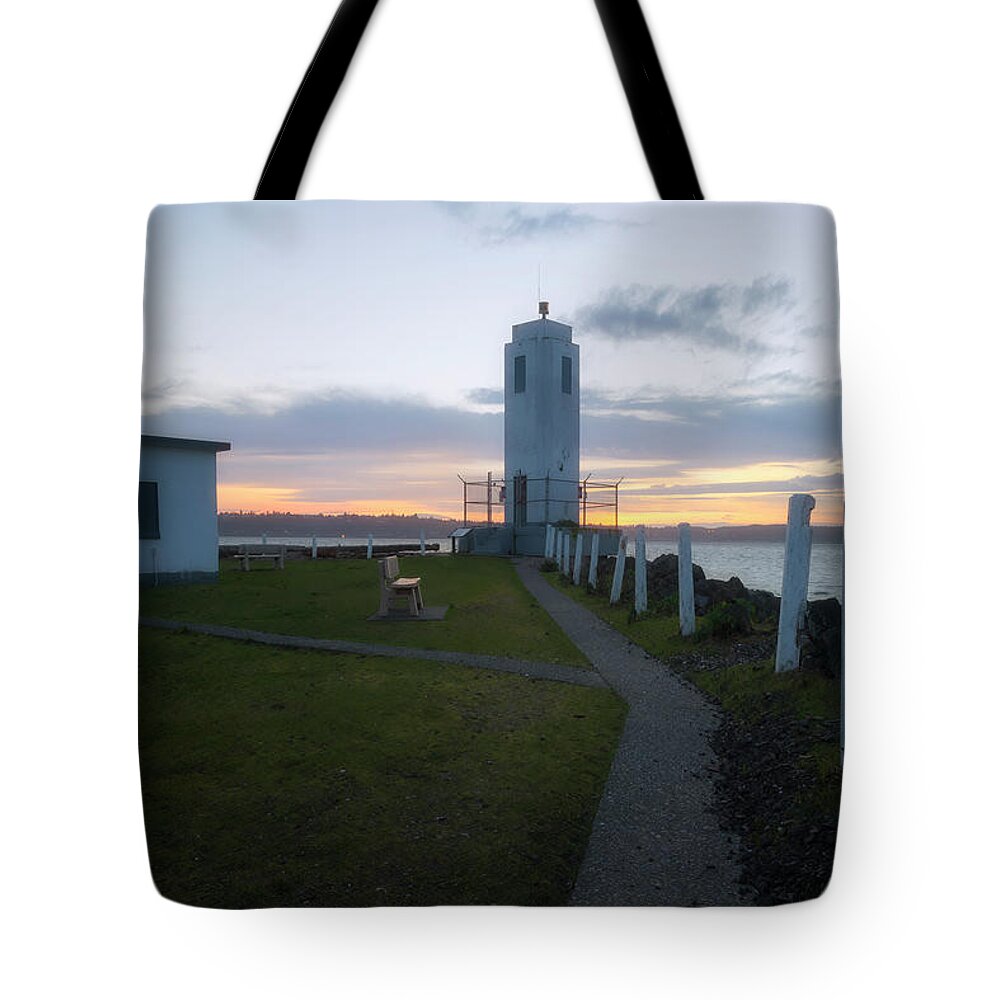 Brown's Point Tote Bag featuring the photograph Sunset in Tacoma by Ryan Manuel