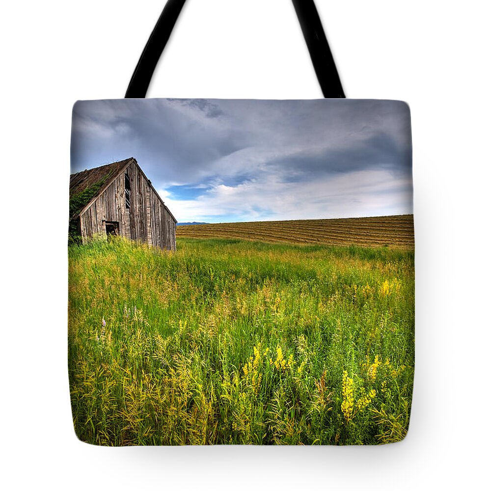 Swan Valley Tote Bag featuring the photograph Swan Valley by Ryan Smith