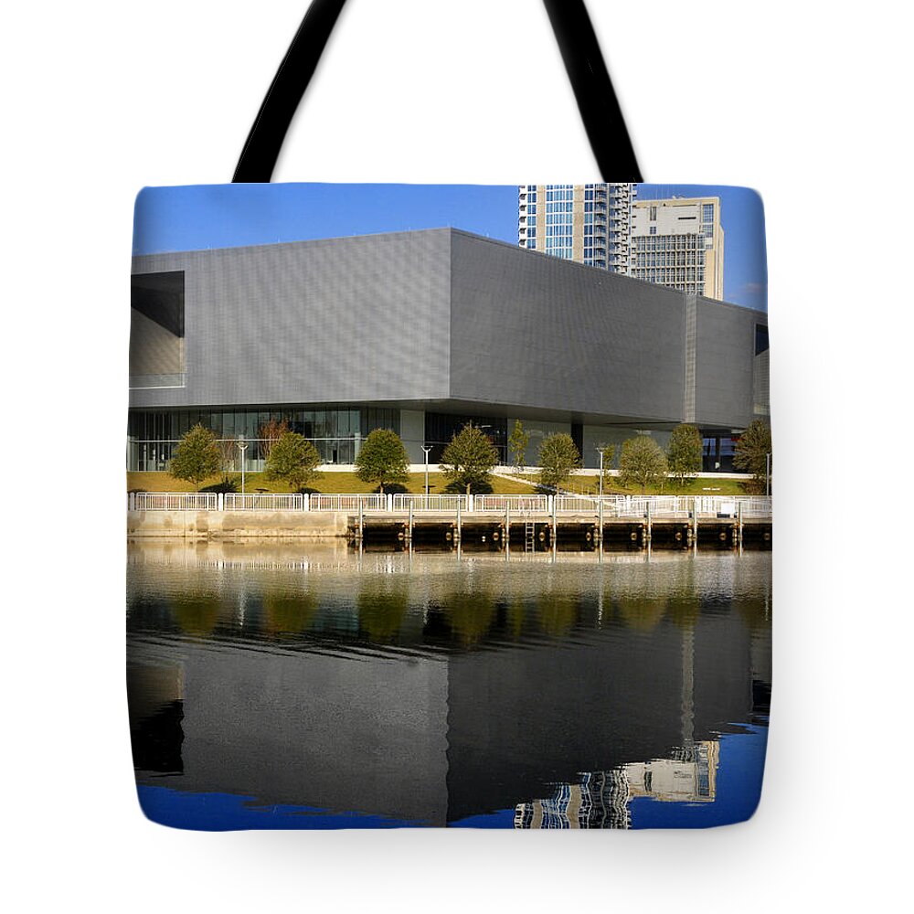 Pre Opening Tote Bag featuring the photograph Tampa Museum of Art pre opeining 2010 by David Lee Thompson