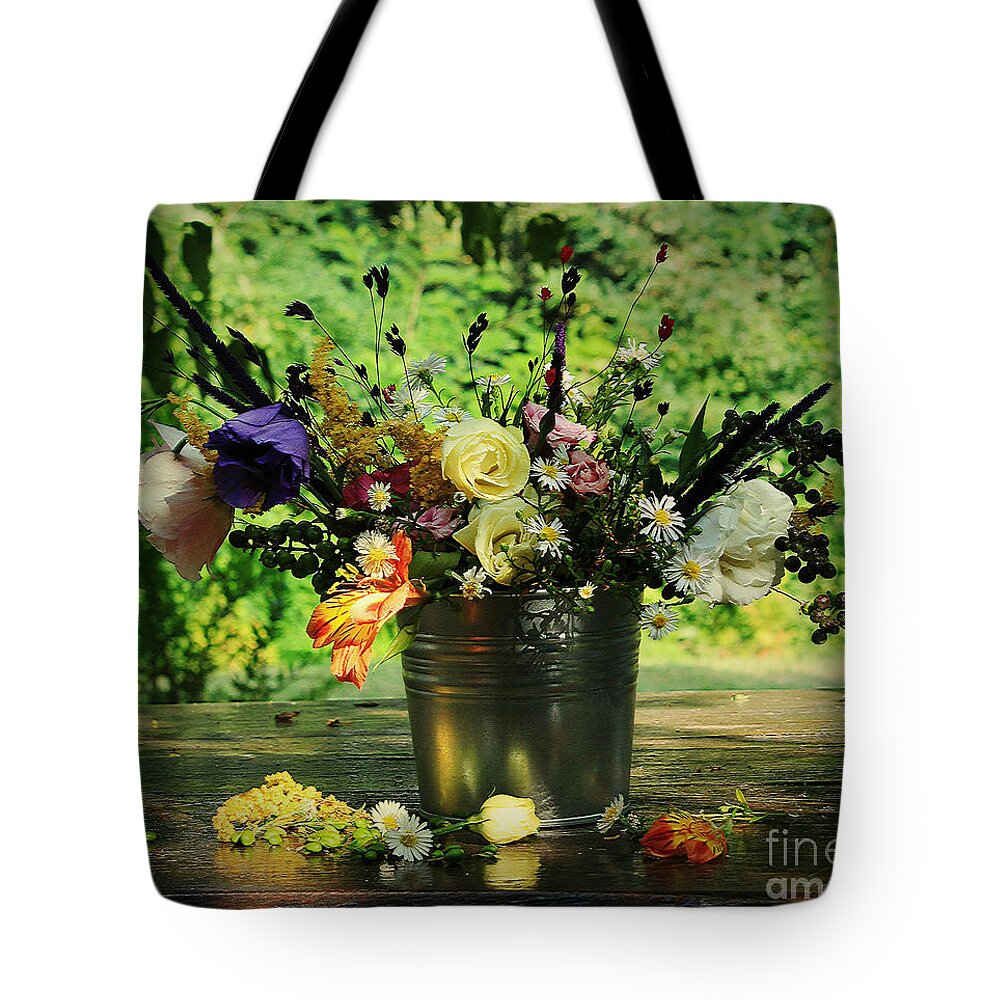 Flowers Tote Bag featuring the photograph Thanks by Binka Kirova