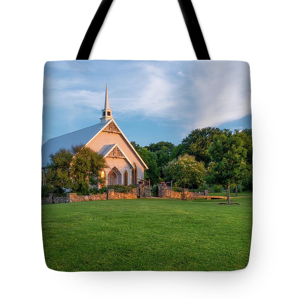 Places To Get Married In Texas Tote Bag featuring the photograph The Brooks At Weatherford Wedding Chapel by Robert Bellomy