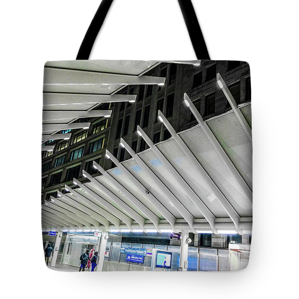 Chicago Tote Bag featuring the photograph The Elevated by Kerry Obrist