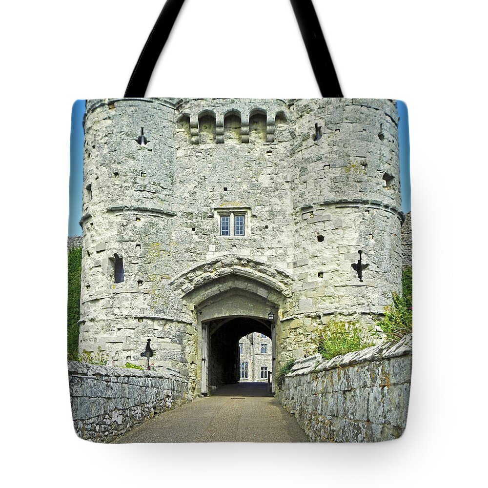Bridge Tote Bag featuring the photograph The Gatehouse - Carisbrooke Castle by Rod Johnson