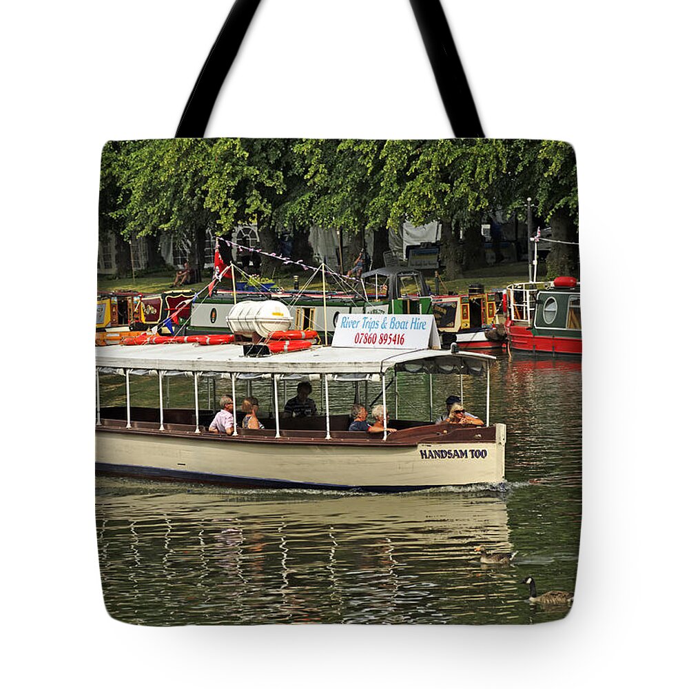 Britain Tote Bag featuring the photograph The Handsam Too - Evesham by Rod Johnson