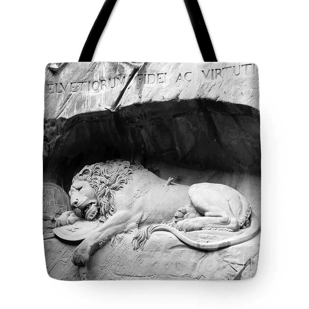 The Lion of Lucerne Bag by Suzette Kallen - Pixels