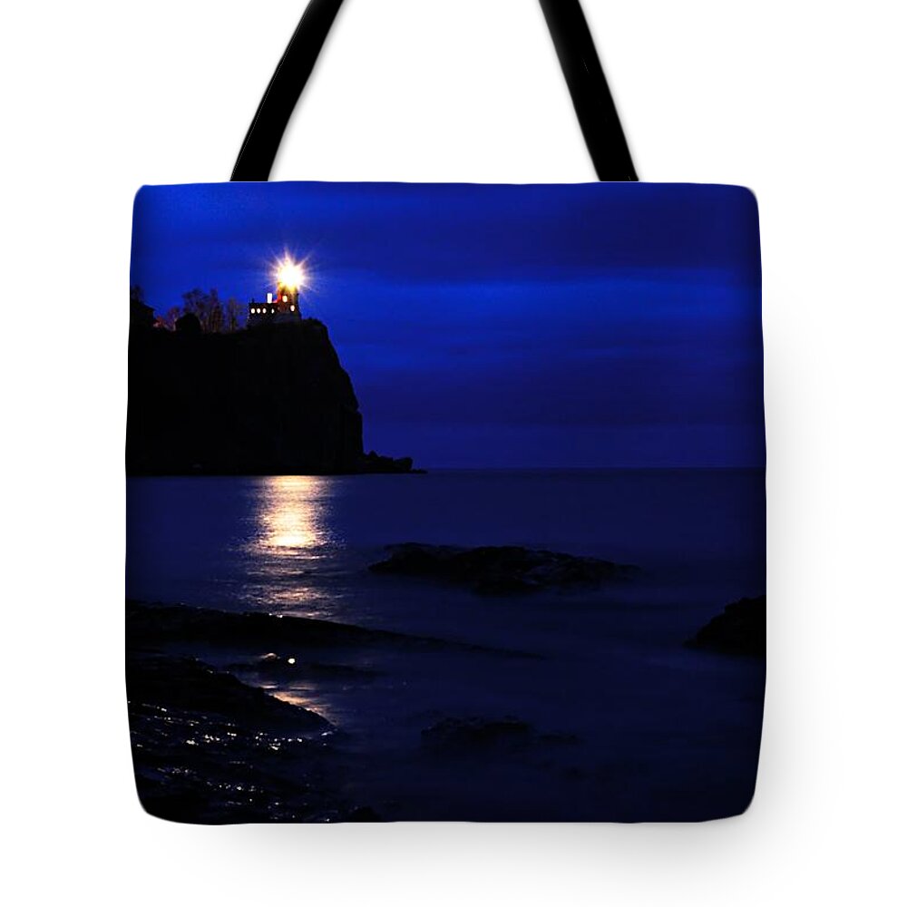 Split Rock Lighthouse Tote Bag featuring the photograph The Memory Lives On... by Larry Ricker