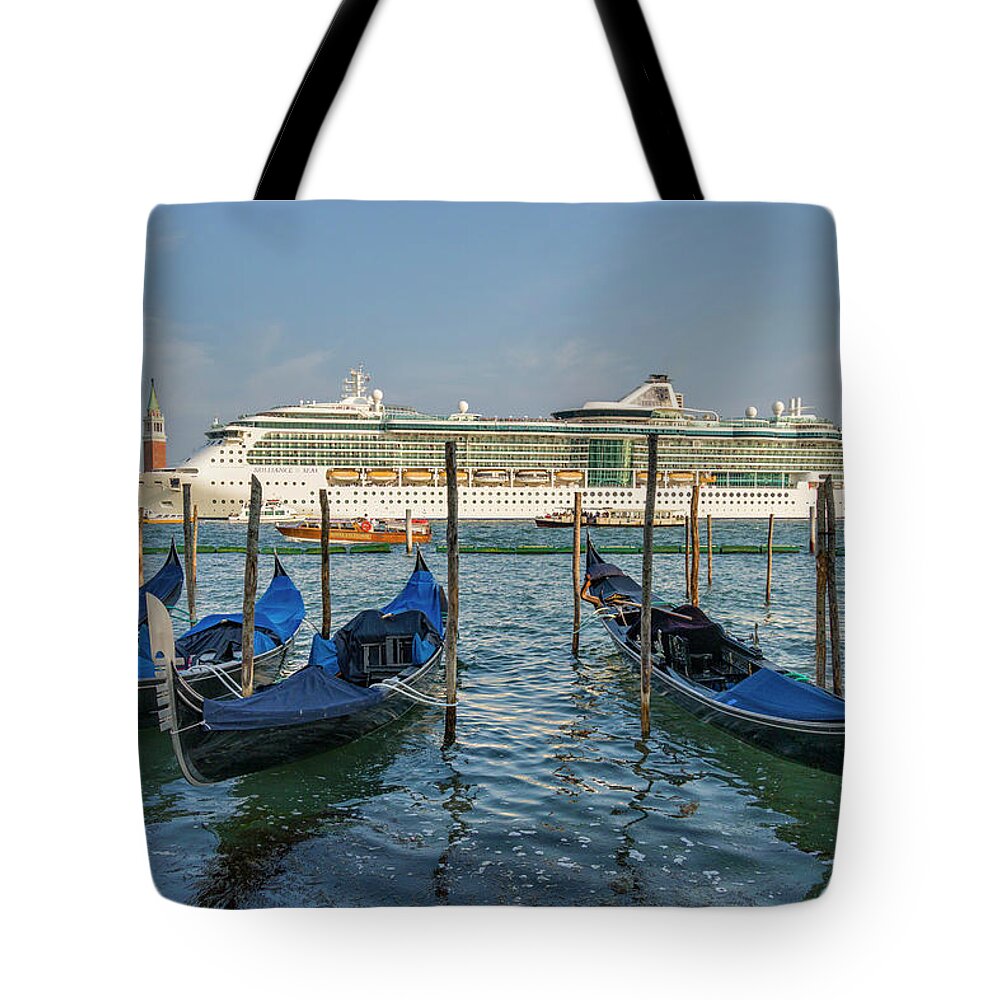 Italy Tote Bag featuring the photograph The Old and the New in Venice by Alan Toepfer