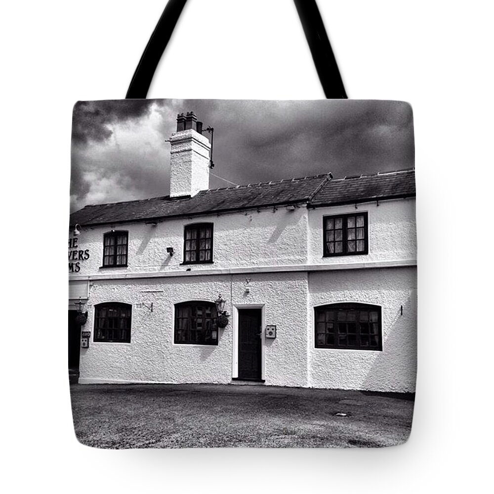 Snapseed Tote Bag featuring the photograph The Weavers Arms, Fillongley by John Edwards