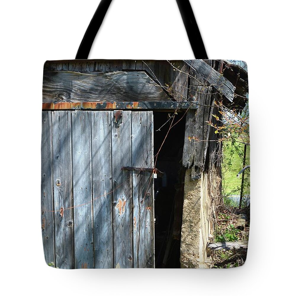 Maryland Barns Tote Bag featuring the photograph This Old Barn Door by Kathy Kelly