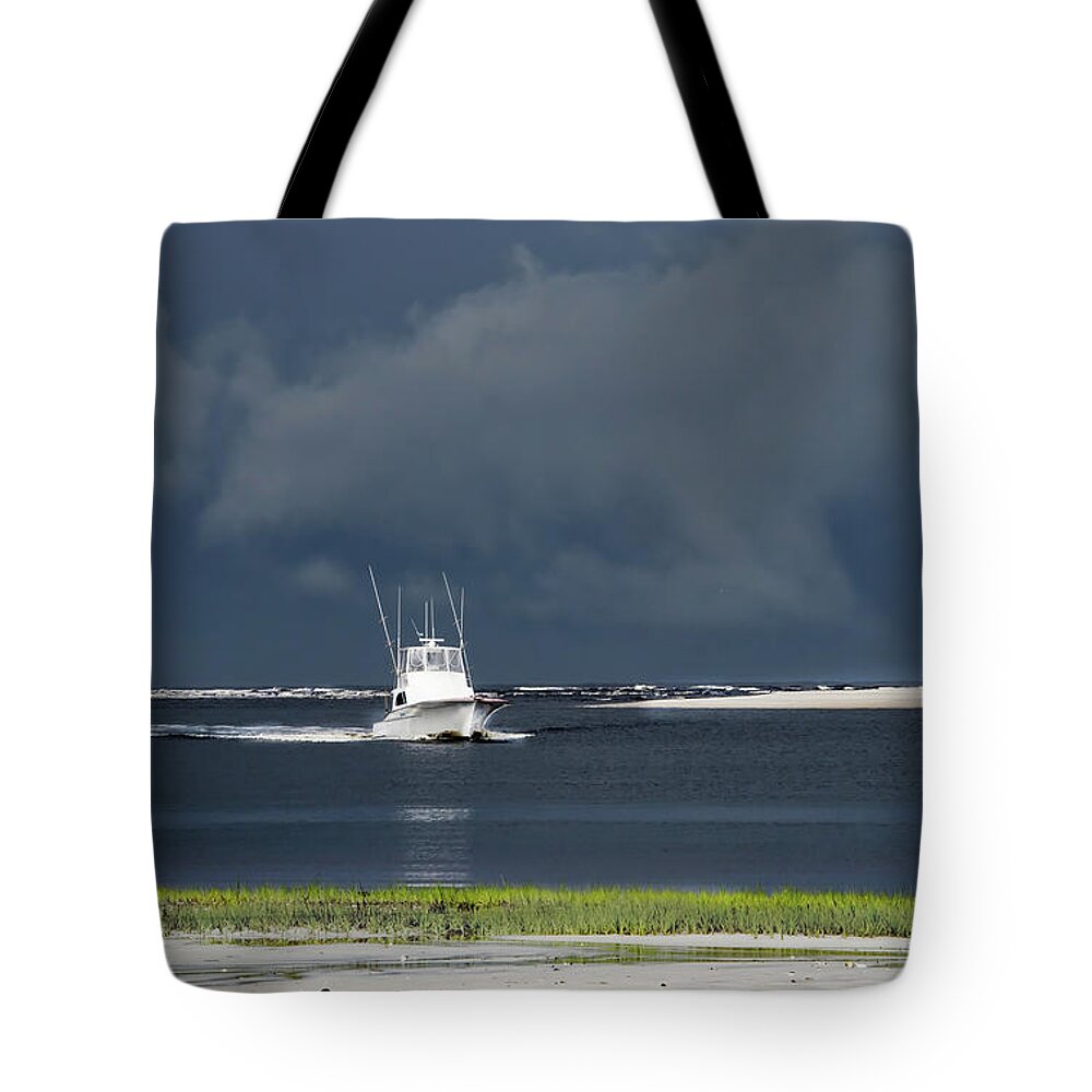  Tote Bag featuring the photograph Through The Storm by Phil Mancuso