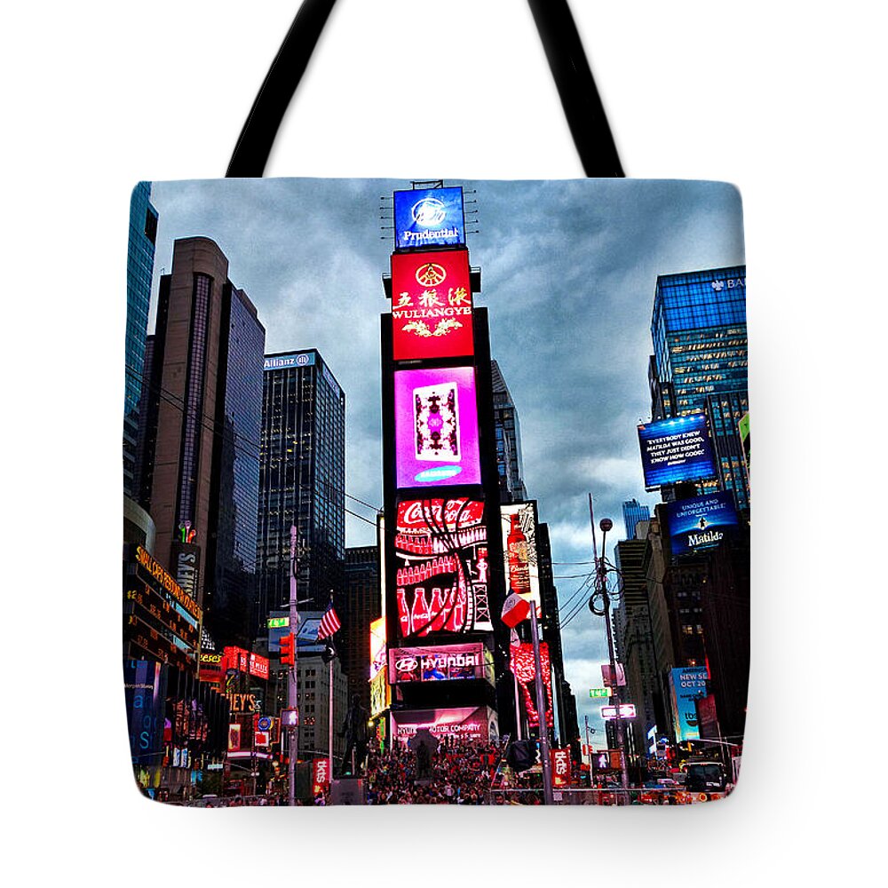 Times Square Tote Bag featuring the photograph Times Square North H by Robert Meyers-Lussier
