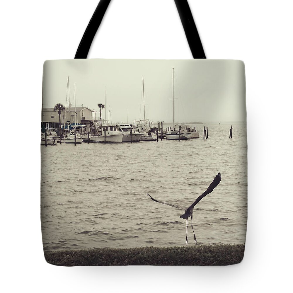 Mighty Sight Studio Tote Bag featuring the photograph Tippy Toes by Steve Sperry