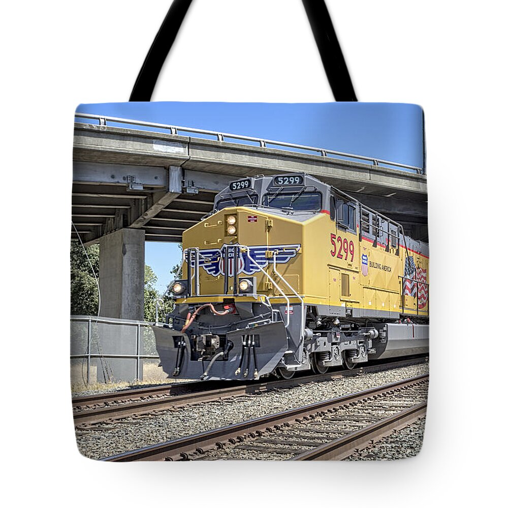 Ac45ccte Tote Bag featuring the photograph Up5299 by Jim Thompson