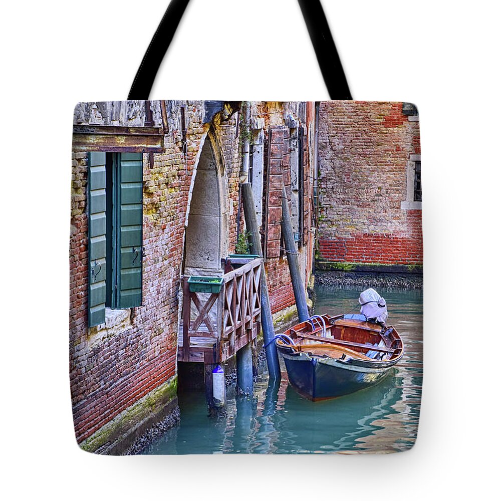 Venice Tote Bag featuring the photograph Venice Color 4 by Roberta Kayne