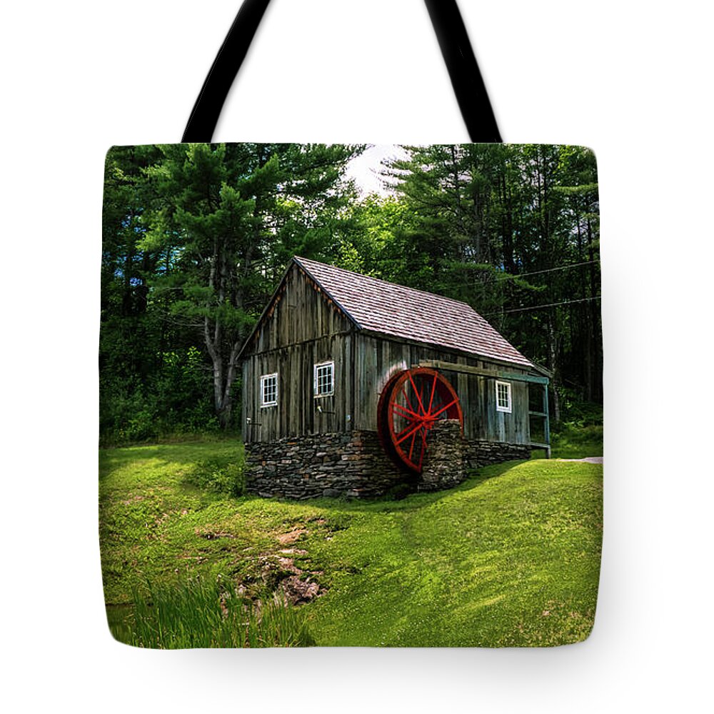 Vermont Tote Bag featuring the photograph Vermont Country Store by Scenic Vermont Photography