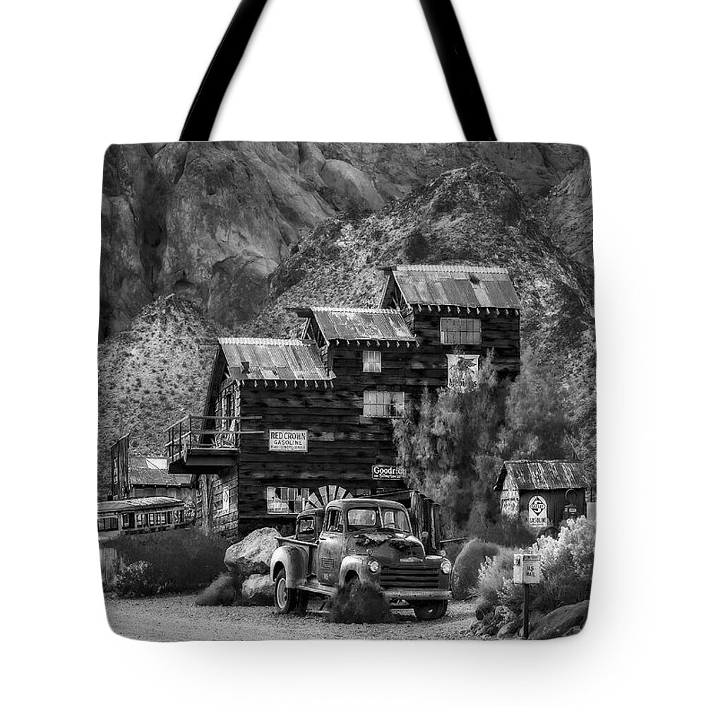 Americana Tote Bag featuring the photograph Vintage Texaco Gas Station BW by Susan Candelario
