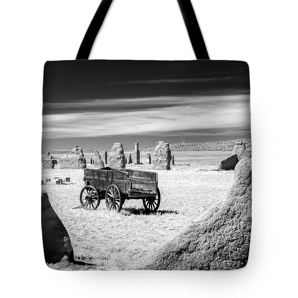Wagon Tote Bag featuring the photograph Wagon at Fort Union by James Barber