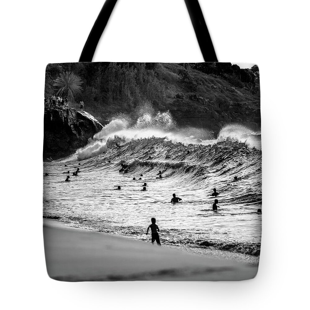 Black And White Tote Bag featuring the photograph Waimea Sweep by Sean Davey