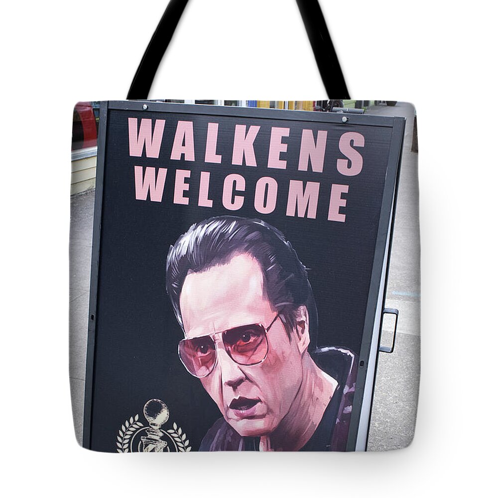 Color Tote Bag featuring the photograph Walkens Welcome by Frank DiMarco