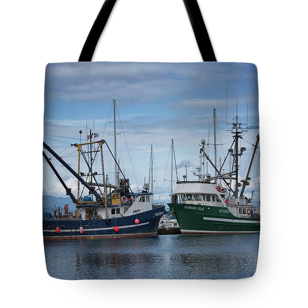 Wespak Tote Bag featuring the photograph Wespak and Pender Isle by Randy Hall