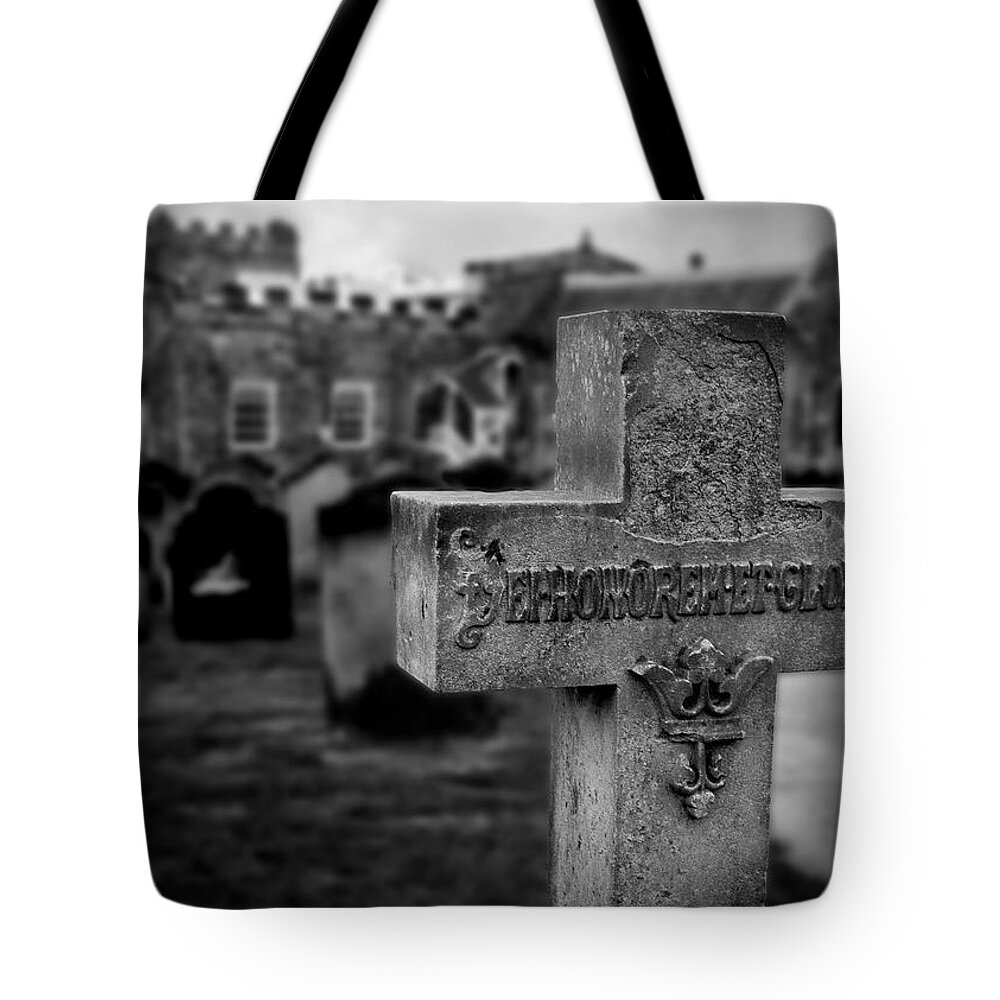 Tombstone Tote Bag featuring the photograph Whitby Grave by Norberto Nunes