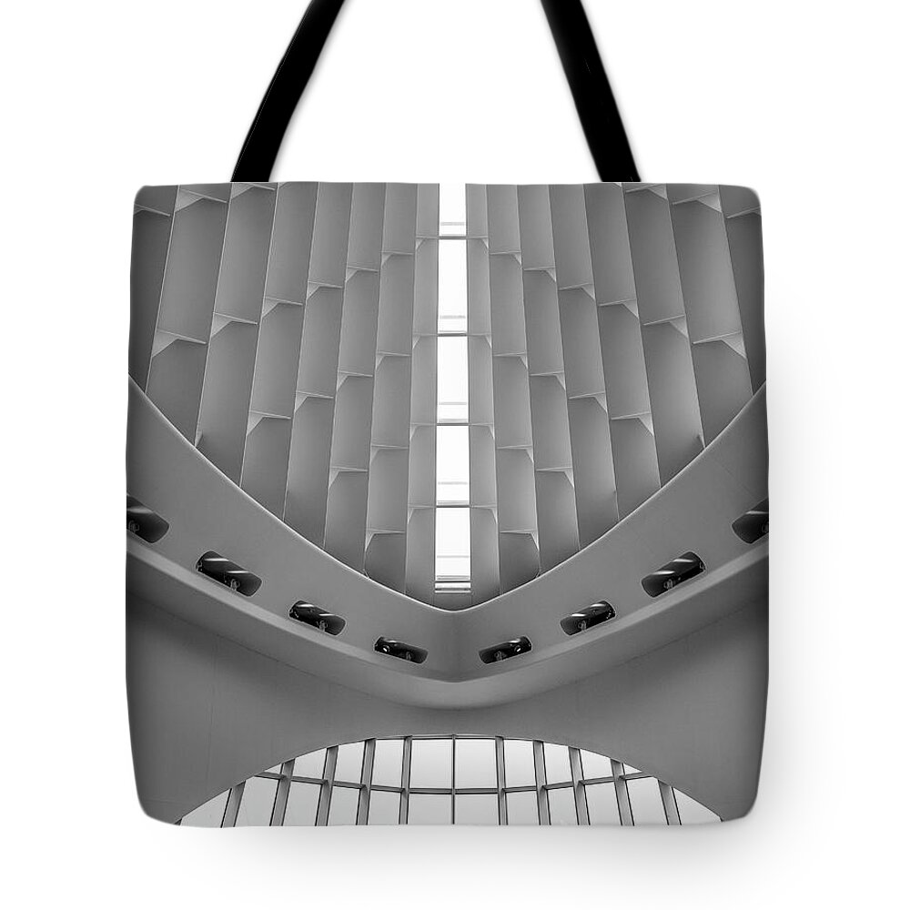 Milwaukee Art Museum Tote Bag featuring the photograph Windhover #2 by John Roach
