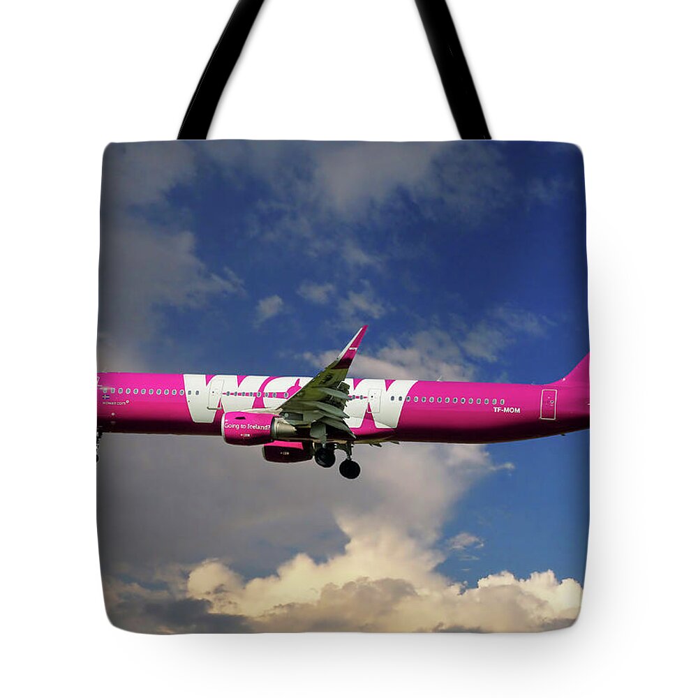 Wow Air Tote Bag featuring the photograph WOW Air Airbus A321-211 by Smart Aviation