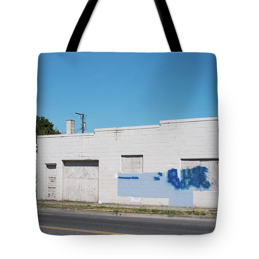 Writing On The Wall In Ferndale Tote Bag featuring the photograph Writing on the Wall in Ferndale by Tom Cochran