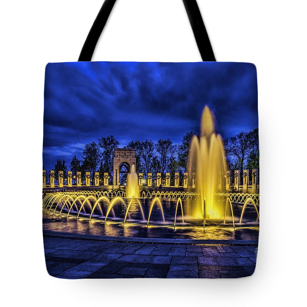 Washington Tote Bag featuring the photograph WWII Memorial at Night by Nick Zelinsky Jr