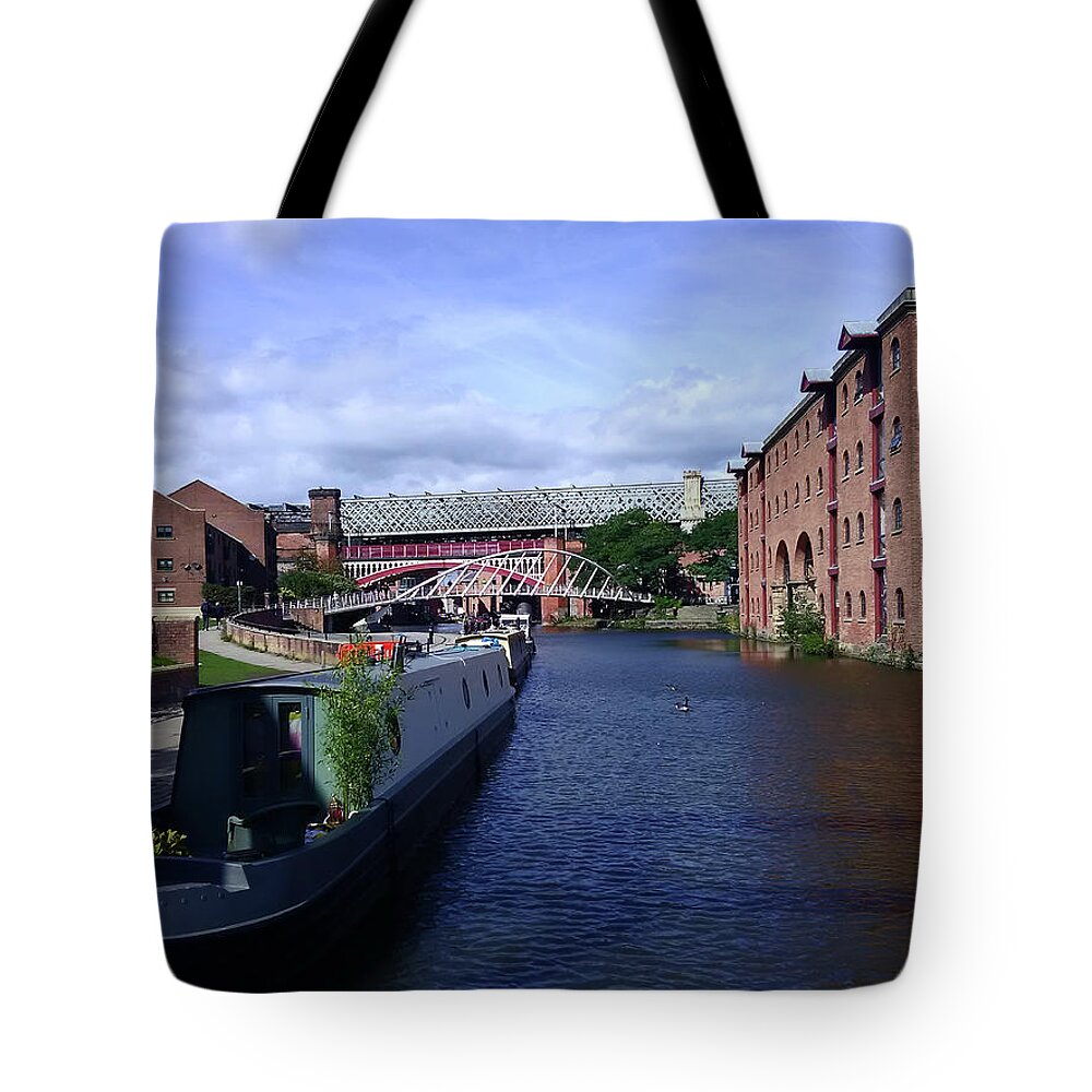 Manchester Tote Bag featuring the photograph 13/09/18 MANCHESTER. Castlefields. The Bridgewater Canal. by Lachlan Main