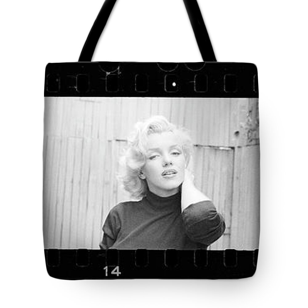 Marilyn Monroe Tote Bag featuring the photograph Actress Marilyn Monroe by Alfred Eisenstaedt