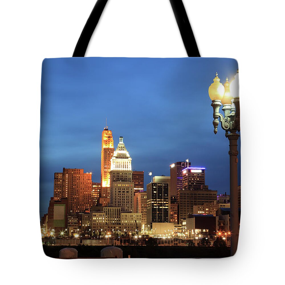 Downtown District Tote Bag featuring the photograph Cincinnati Skyline, Ohio #2 by Veni