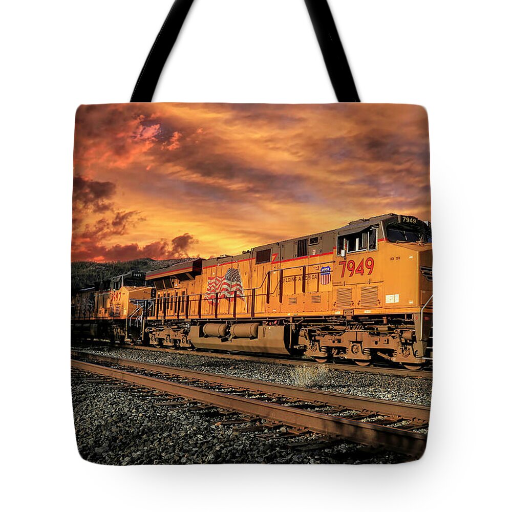 Union Pacific Tote Bag featuring the photograph 7949 Sunset Arrival by Donna Kennedy