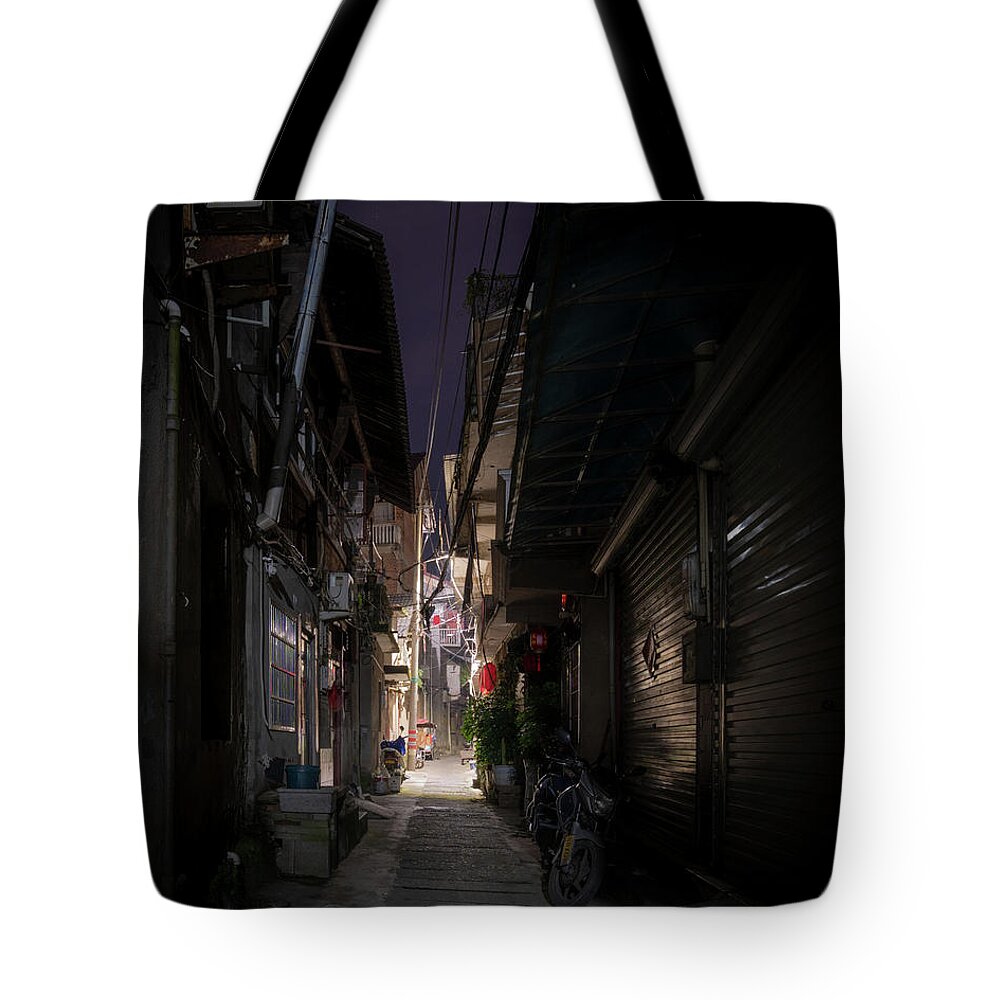 Alley Tote Bag featuring the photograph Alleyway on Old West Street by William Dickman