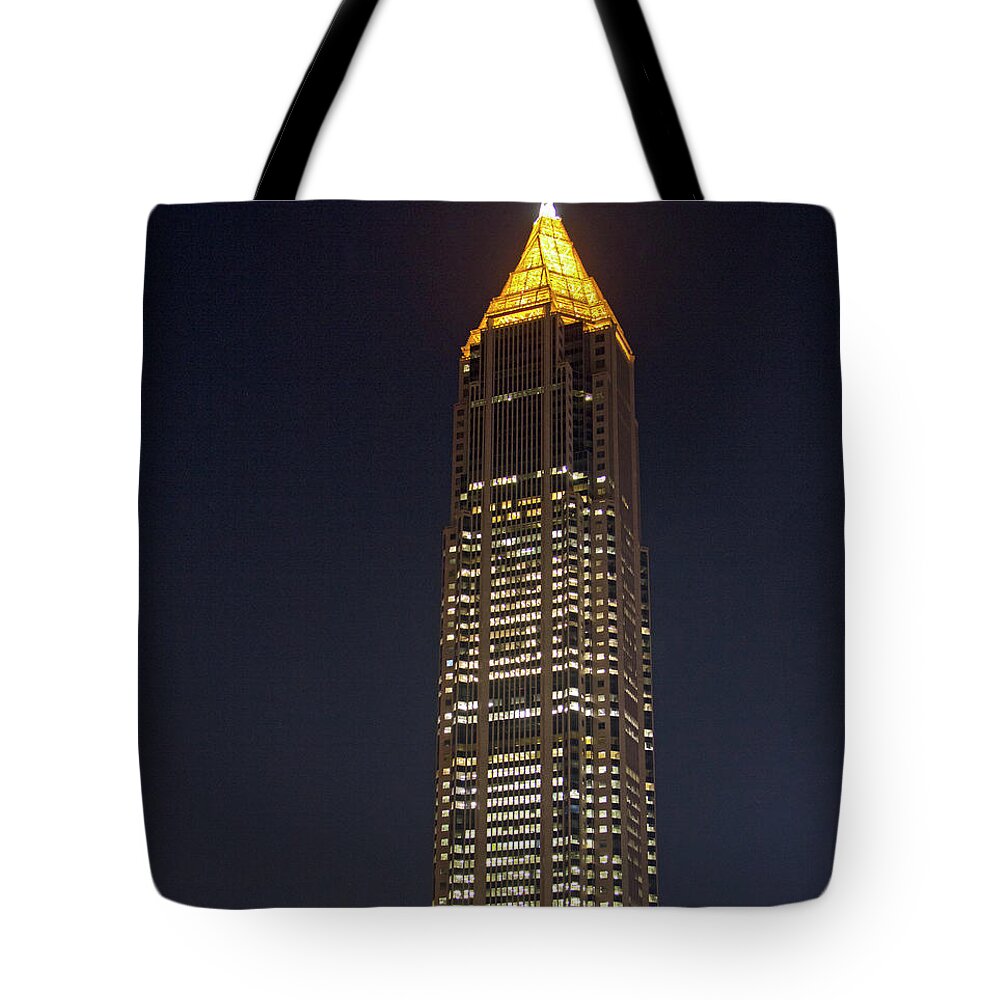 Atlanta Tote Bag featuring the photograph Atlanta, Georgia - Bank of America Building by Richard Krebs